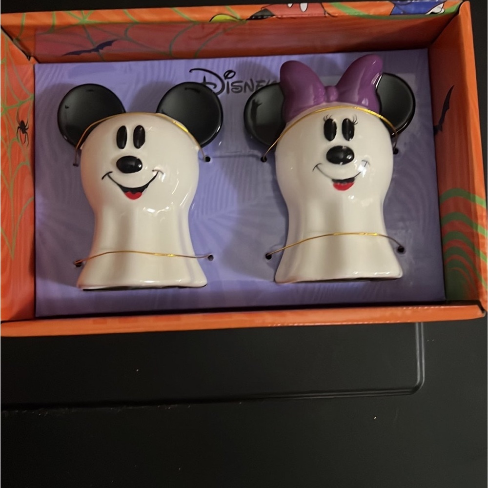 Mickey Mouse and Minnie Mouse salt and pepper shakers